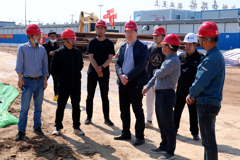 金寨縣委常委、常務(wù)副縣長(zhǎng)汪洪濤一行到史河（金寨段）防洪提升工程-7#防汛大橋項(xiàng)目調(diào)研指導(dǎo)工作